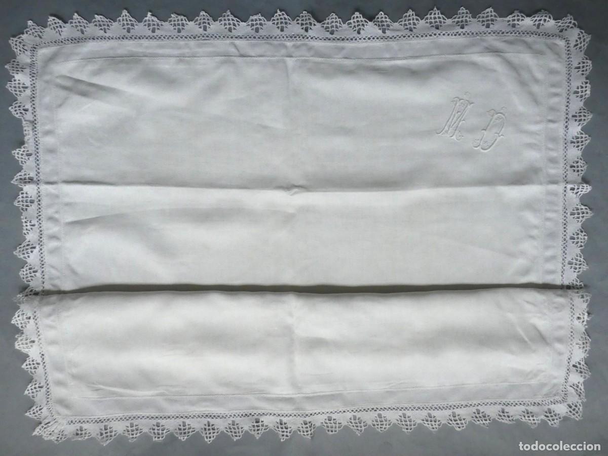 Antig&uuml;edades: ANTIGUA FUNDA DE LINO PARA ALMOHAD&Oacute;N DE ENCAJE DE BOLILLO - INICIALES M.D. PPIO.S.XX