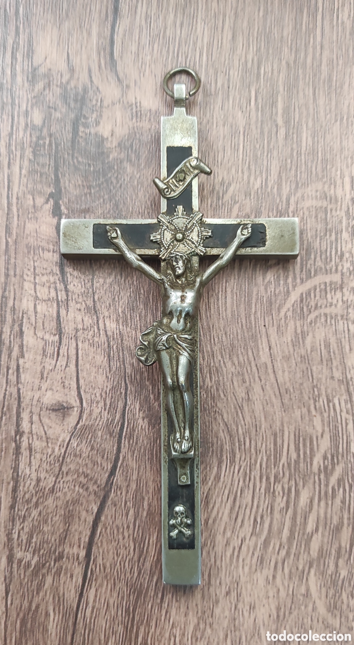 Antiquit&auml;ten: ANTIGUO CRUCIFIJO CON UNA CRUZ DE MADERA NEGRA Y FIGURA DE JES&Uacute;S PLATEADA