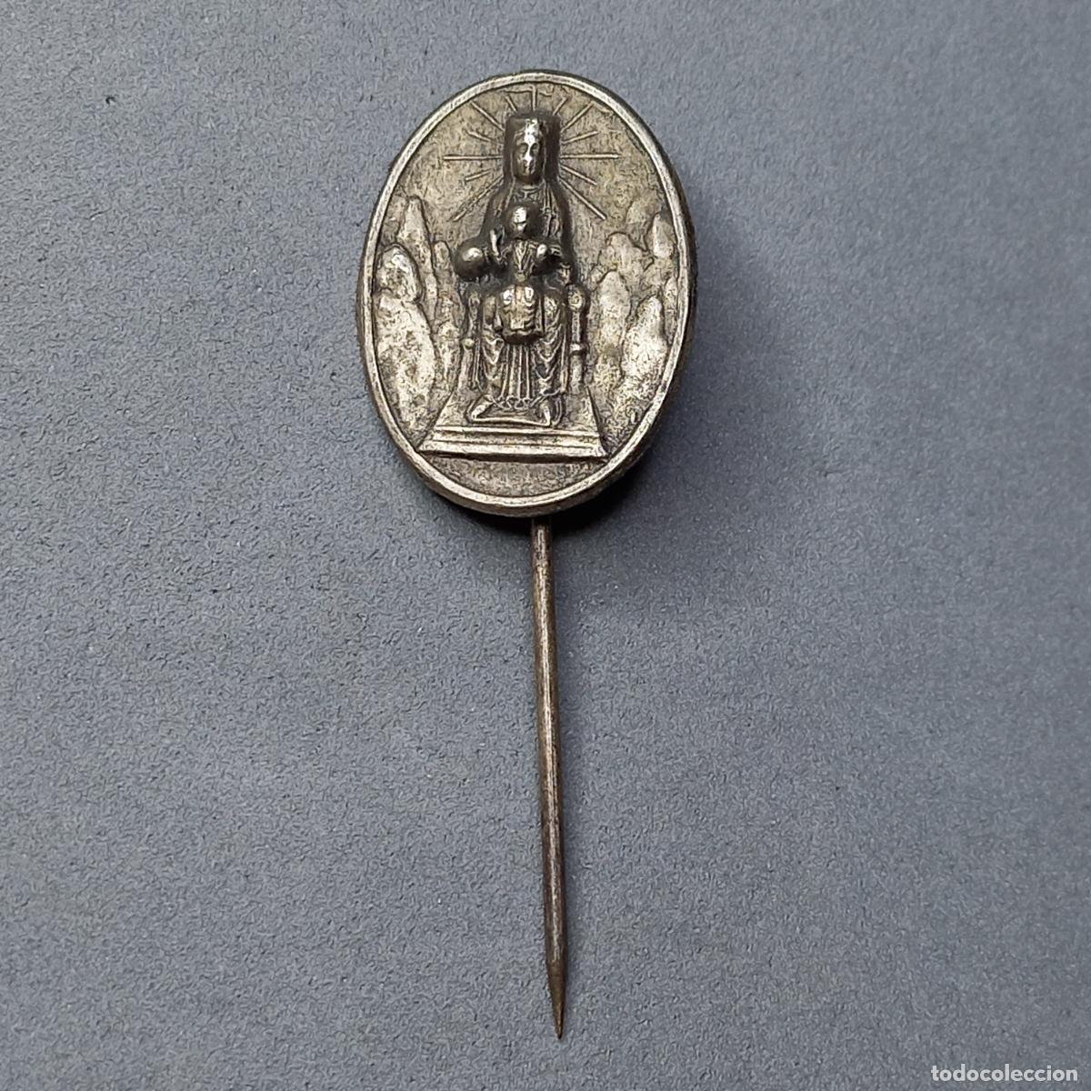 Antiguidades: Antiguo broche con aguja de alfiler de la Virgen de Montserrat, a&ntilde;os 40