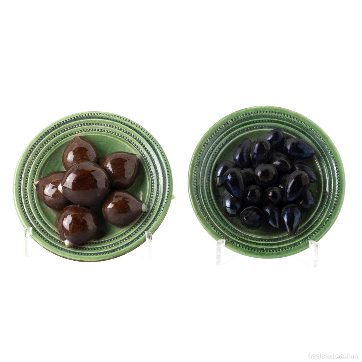 Antiquit&eacute;s: Dos platillos peque&ntilde;os: Casta&ntilde;as y Aceitunas.