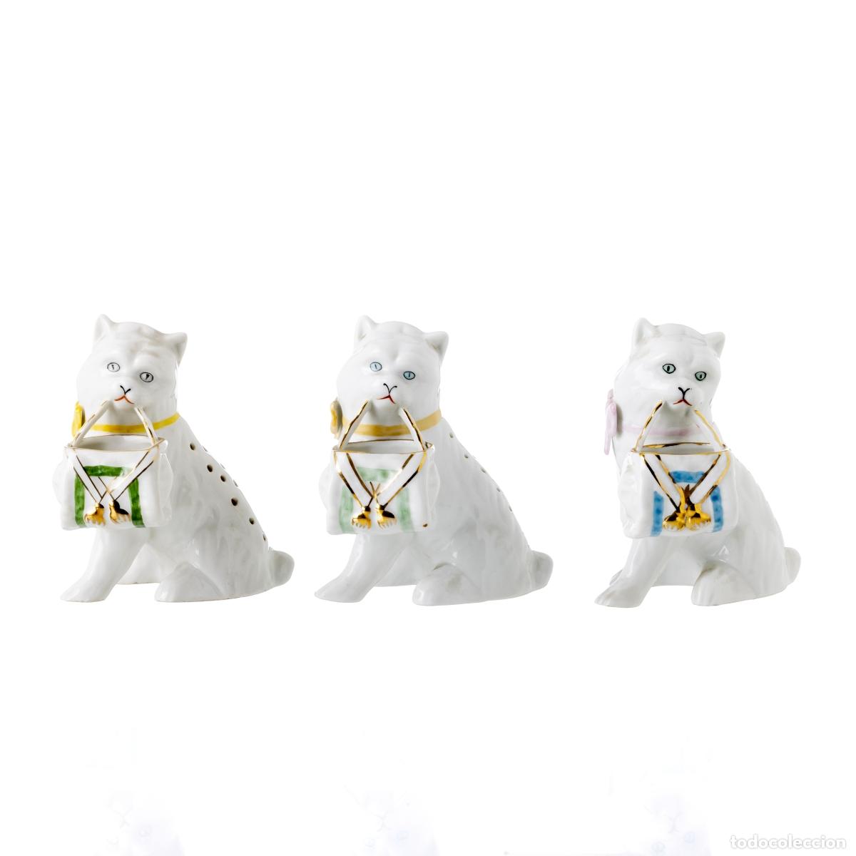 Antiques: TRES PALILLOS DE DIENTES GATO CON CESTA