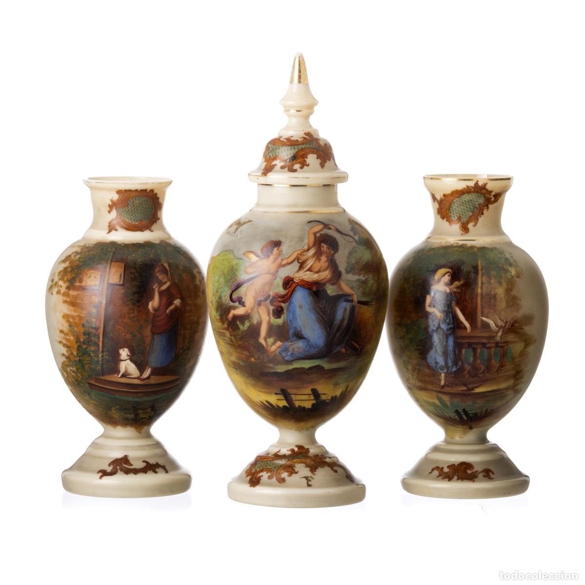 Antiques: Tarro con tapa y par de tarros