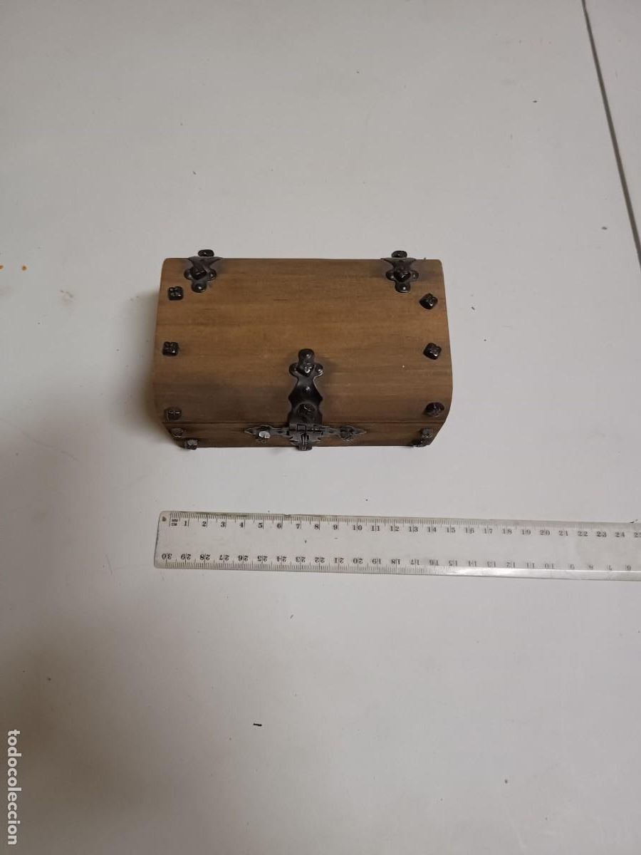 Antig&uuml;edades: Caja de madera tipo cofre - Foto 1