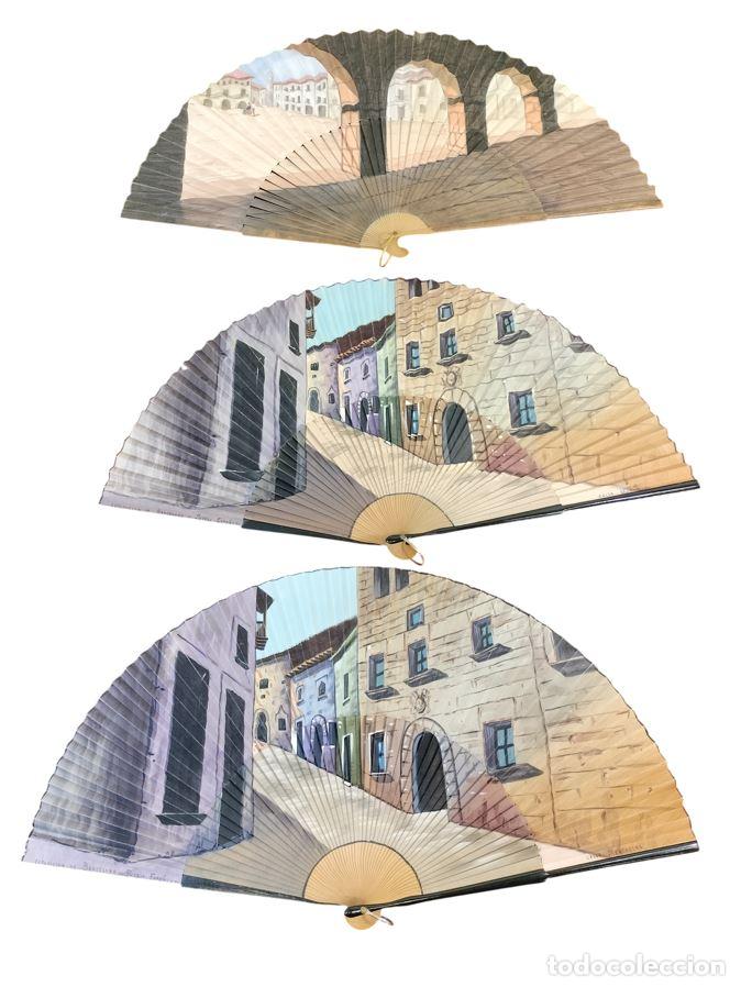 Antig&uuml;edades: LOTE DE TRES ABANICOS DE LA EXPOSICI&Oacute;N DE BARCELONA. MADERA Y PAPEL PINTADO. ESPA&Ntilde;A. XIX