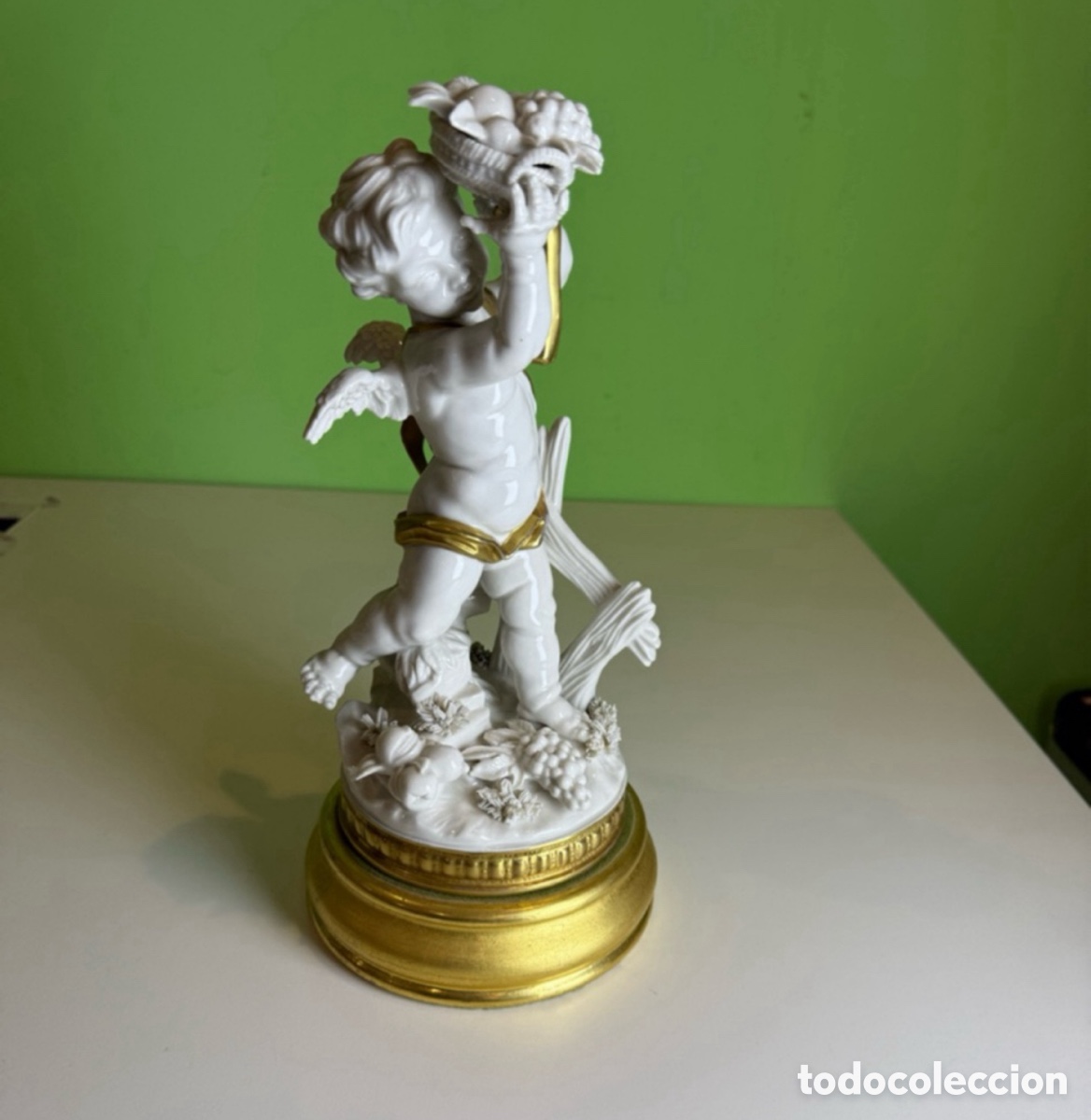 Antig&uuml;edades: Figura de porcelana Querub&iacute;n ALGORA - &Aacute;ngel con cesta de flores.