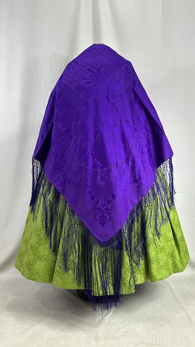 Antig&uuml;edades: Mant&oacute;n morado adamascado