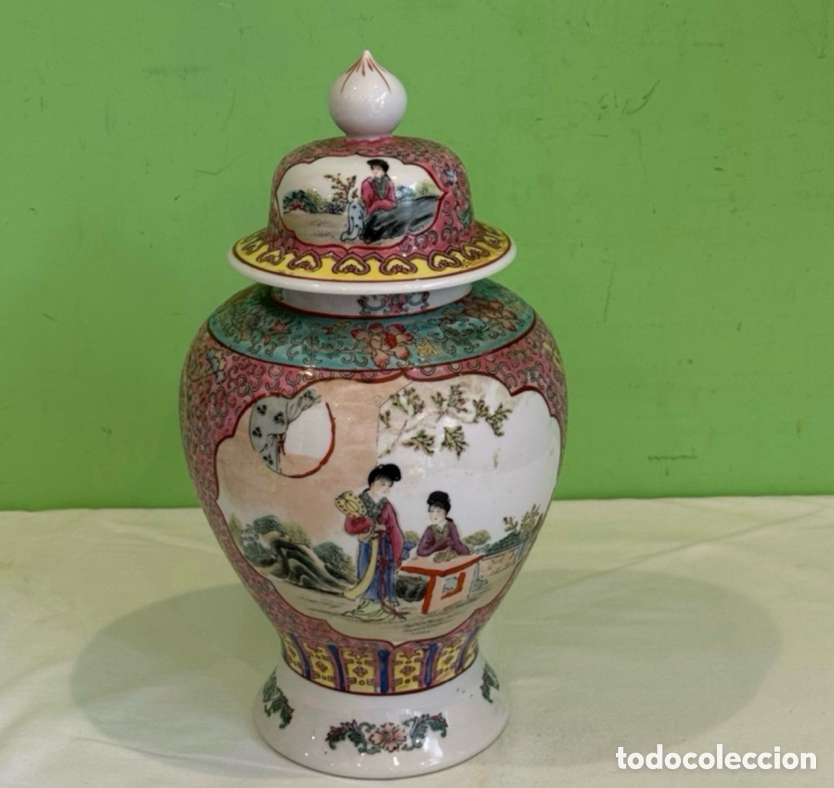 Antiguidades: Importante Jarr&oacute;n Chino de Porcelana &rdquo;Familia Rosa&rdquo; con Tapa - 40 cm - Escenas cortesanas