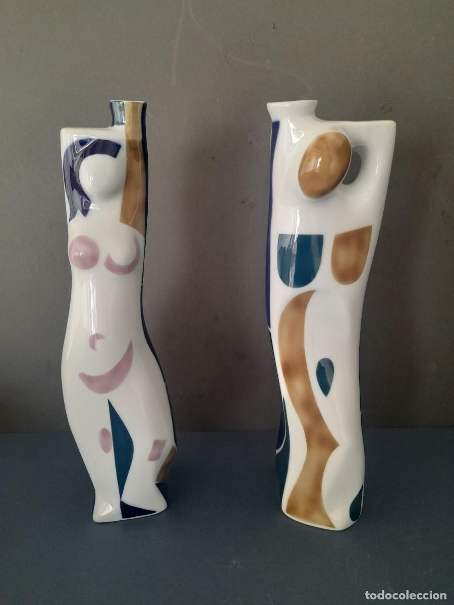 Antig&uuml;edades: Pareja de jarrones figuras antropomorfas sargadelos, 32cm aprox de altura