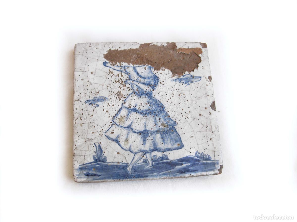 Antig&uuml;edades: ANTIGUO AZULEJO PINTADO CON UNA VAILARINA. SIGLO XVIII