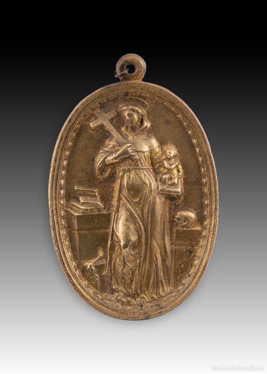 Antig&uuml;edades: Placa devocional, San Antonio de Padua. Bronce. Escuela espa&ntilde;ola, siglo XVII.