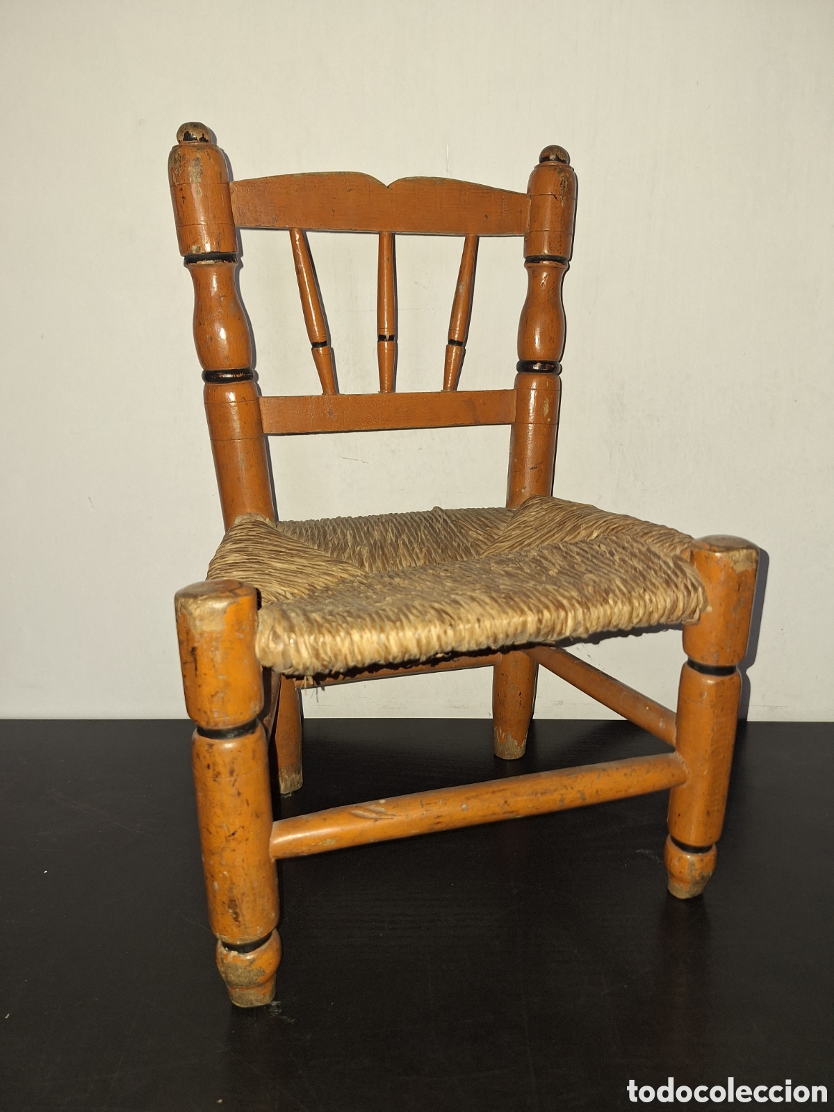 Antiquit&eacute;s: Silla de mimbre infantil