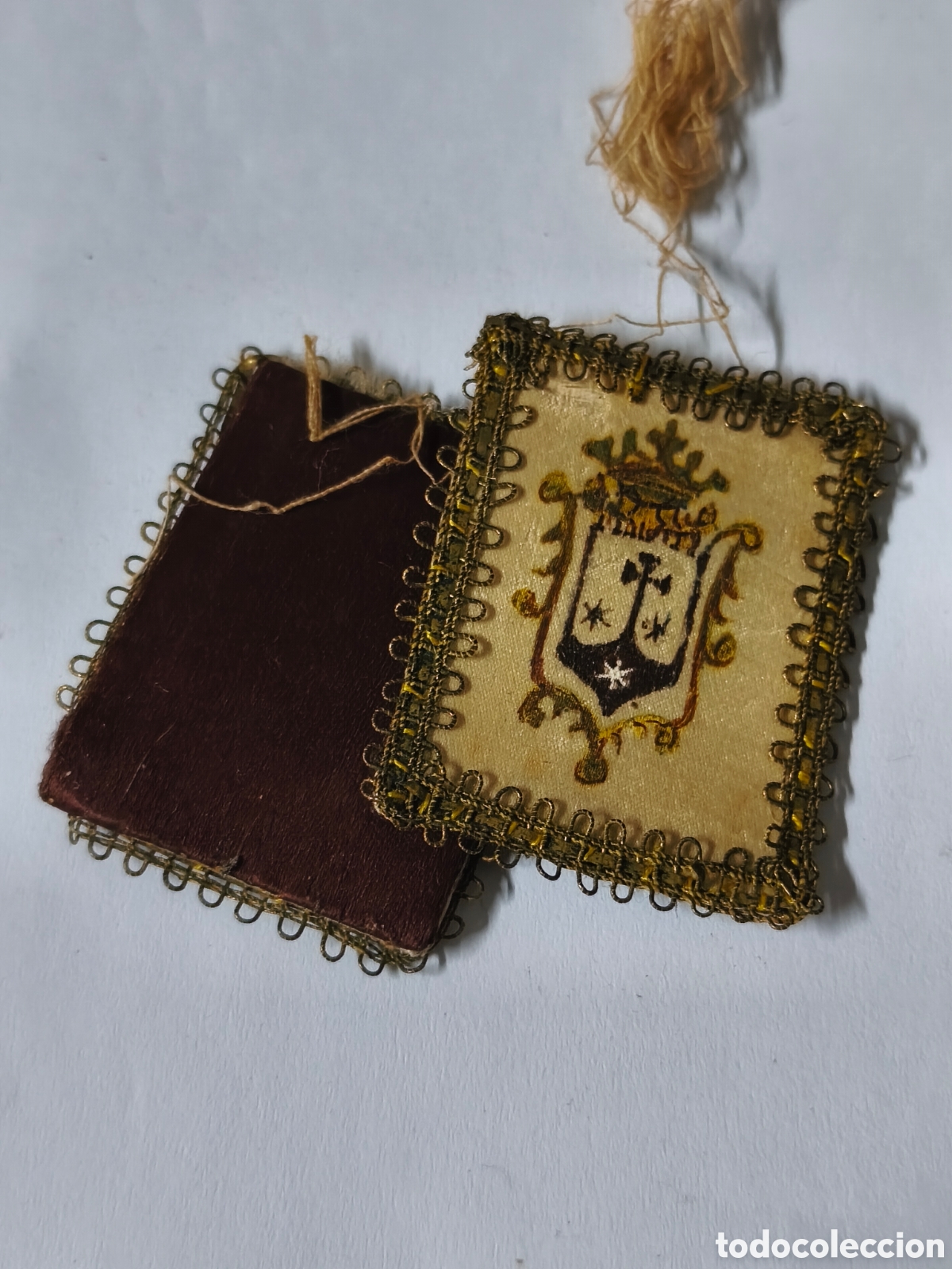 Antig&uuml;edades: Antiguo Escapulario doble Virgen del Carmen , con hilo y encaje met&aacute;lico. S. XVIII