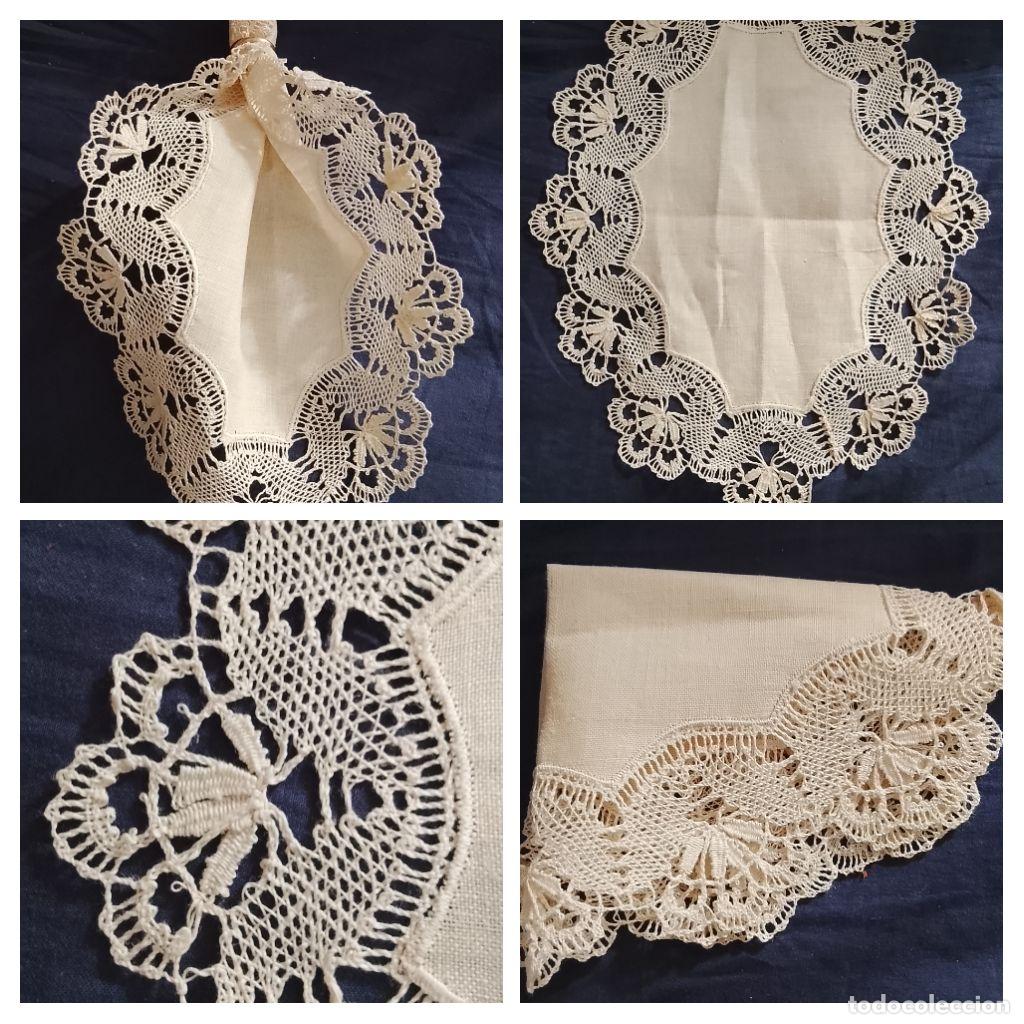 Antig&uuml;edades: PRECIOSO PA&Ntilde;UELO DE ENCAJE PARA MANO DE VIRGEN SEMANA SANTA . 34 X 25 CM