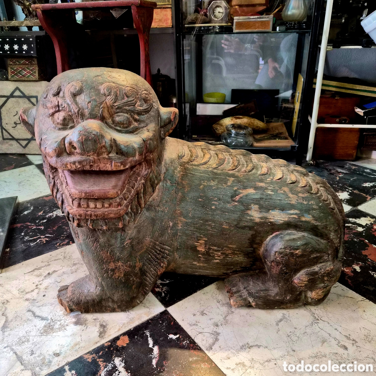 Antig&uuml;edades: Leon templo Chino siglo XVII tallado en madera