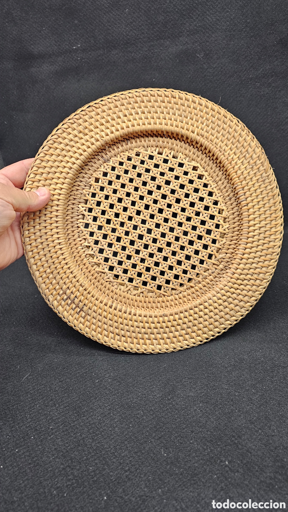 Antiquit&eacute;s: Antiguo plato decorativo de rat&aacute;n