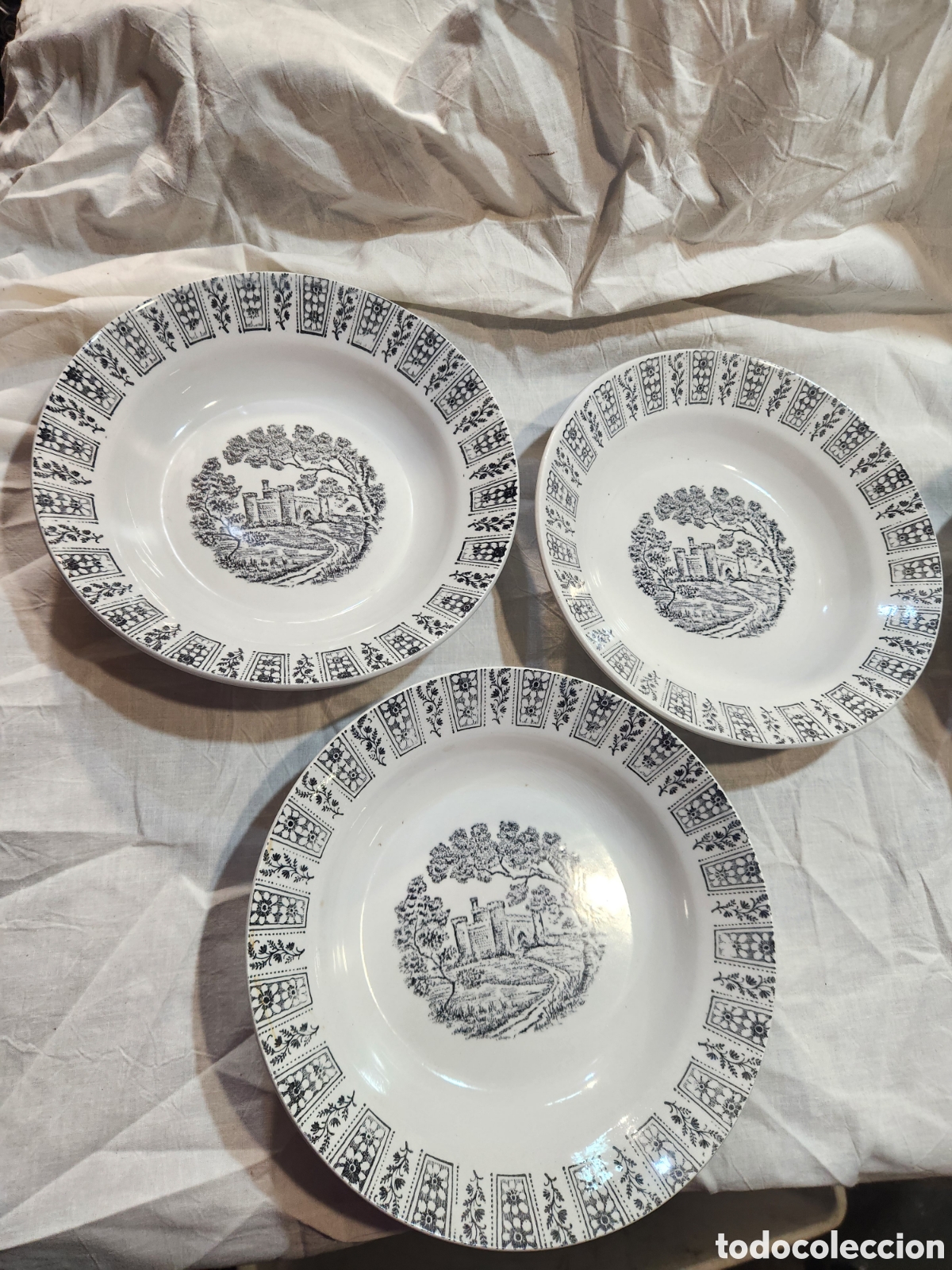 Antig&uuml;edades: 3 PLATOS HONDOS LA CARTUJA DE SEVILLA PICKMAN. HONDOS. N&Uacute;MERO 20.