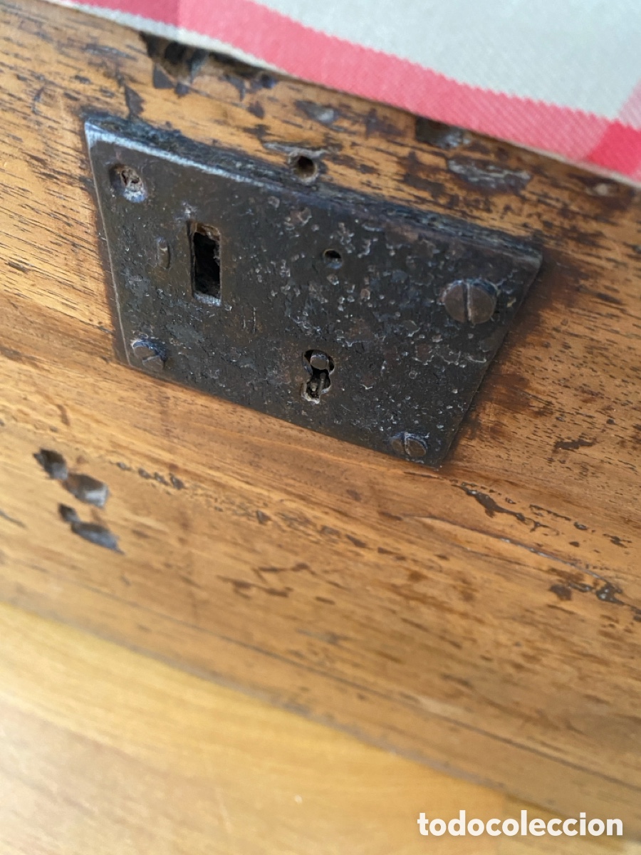 Antig&uuml;edades: Antiguo arc&oacute;n con asas de metal - Foto 12