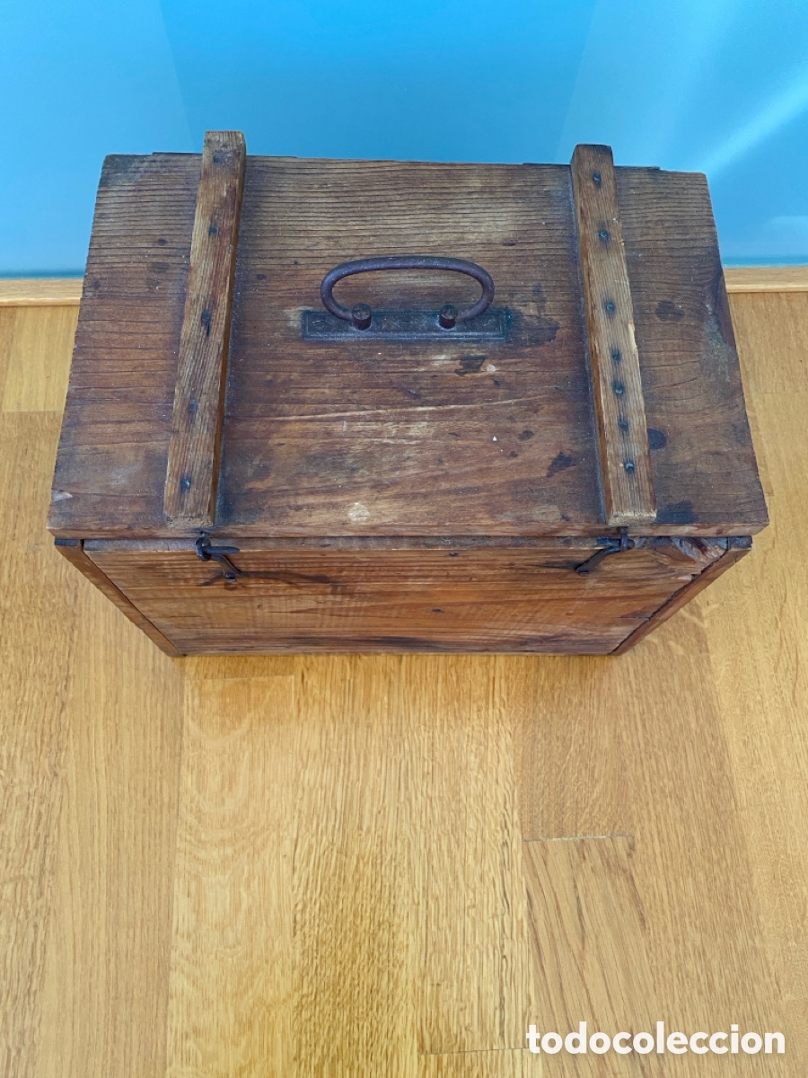 Antig&uuml;edades: Peque&ntilde;o ba&uacute;l de madera - Foto 2