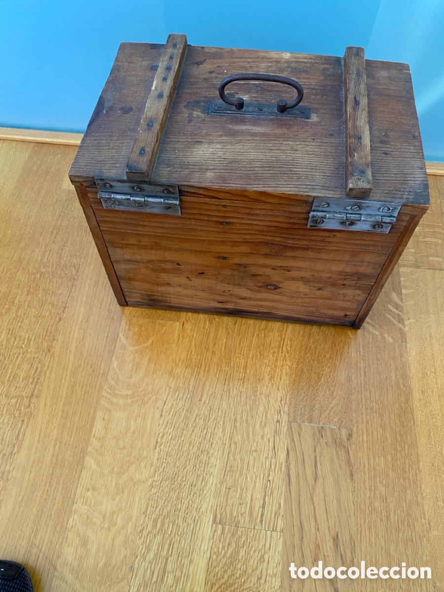 Antig&uuml;edades: Peque&ntilde;o ba&uacute;l de madera - Foto 3