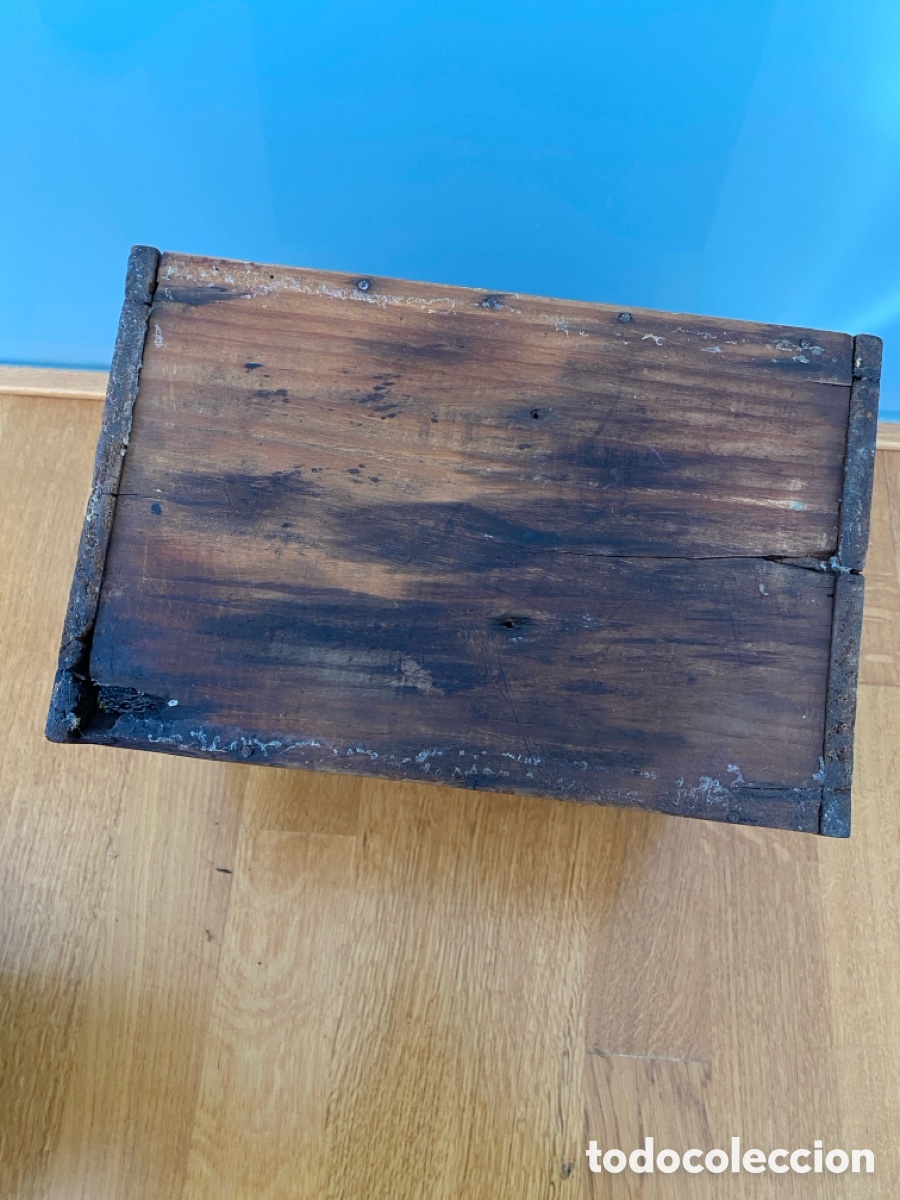 Antig&uuml;edades: Peque&ntilde;o ba&uacute;l de madera - Foto 6