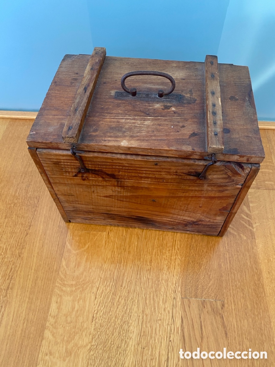 Antig&uuml;edades: Peque&ntilde;o ba&uacute;l de madera