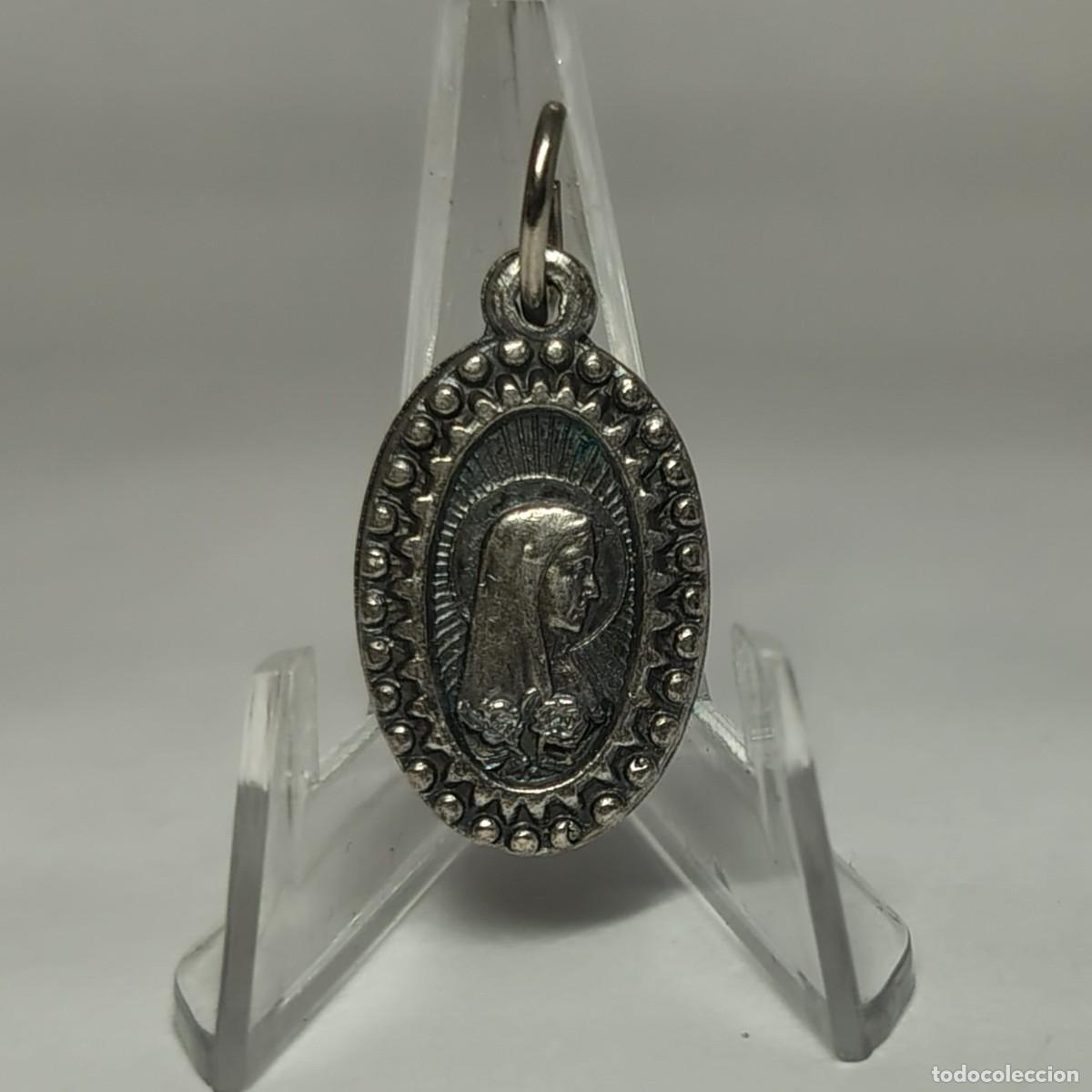Antig&uuml;edades: Medalla religiosa / Colgante: LOURDES y VIRGEN. M334