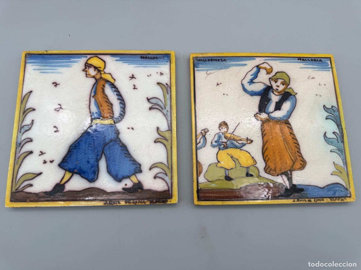 Antiguidades: Pareja de baldosas cer&aacute;micas Juan Ruiz de Luna Talavera &ndash; Escenas mallorquinas Valldemosa &ndash; Firmadas