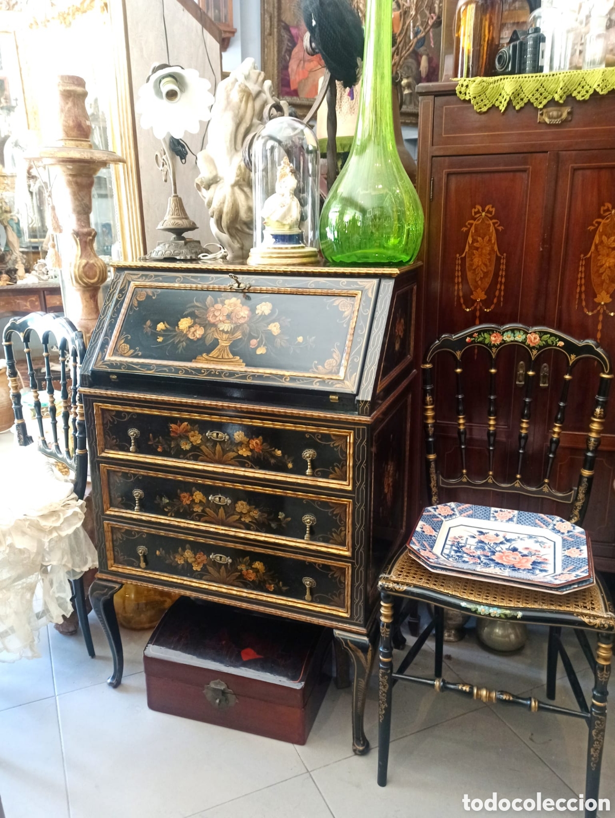 Antig&uuml;edades: PRECIOSO CONJUNTO DE MUEBLE BUR&Oacute; CON 2 SILLAS PINTADOS A MANO