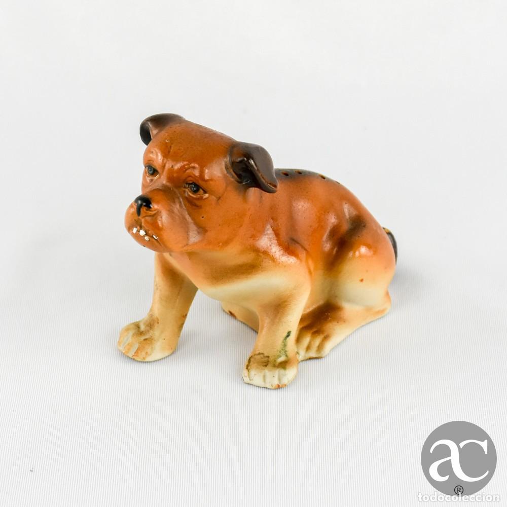 Antig&uuml;edades: Paliteiro europeu em biscuit em forma de C&atilde;o, finais do s&eacute;c. XIX in&iacute;cio do s&eacute;c. XX