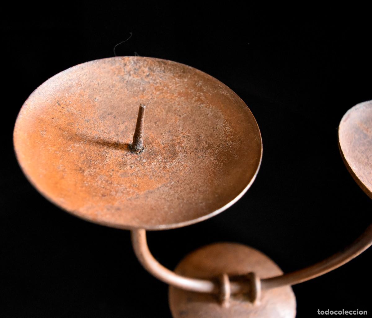 Antig&uuml;edades: Candelabro de hierro para dos velones - Foto 4