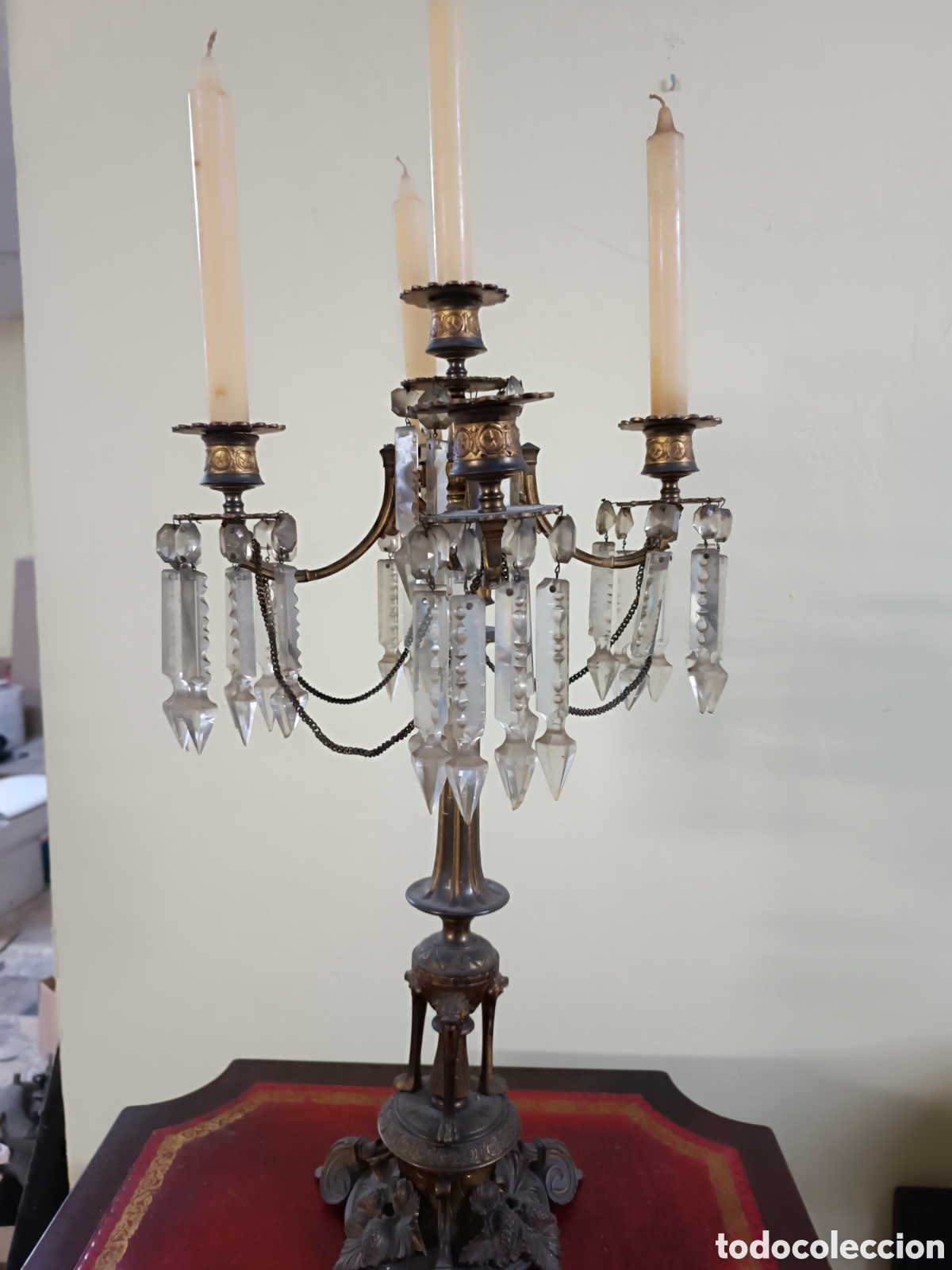 Antig&uuml;edades: Antiguo candelabro de bronce con cristales