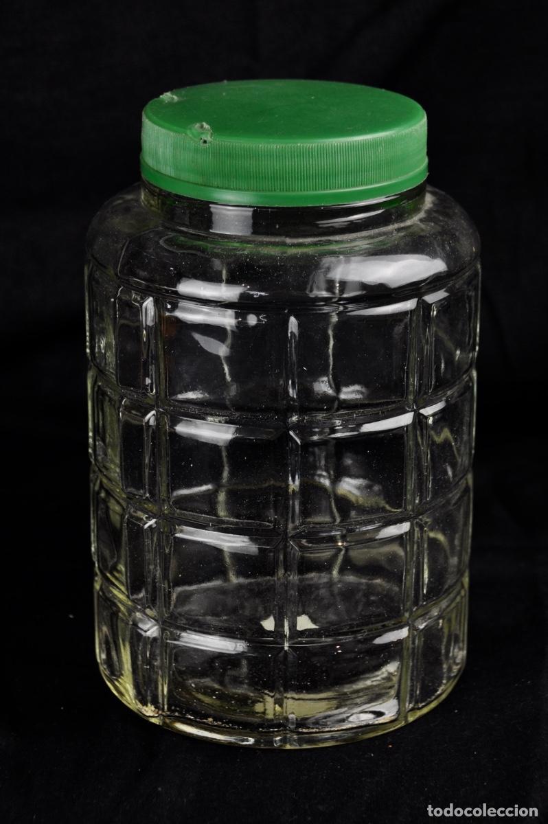 Antig&uuml;edades: Bote en cristal redondo tapa verde