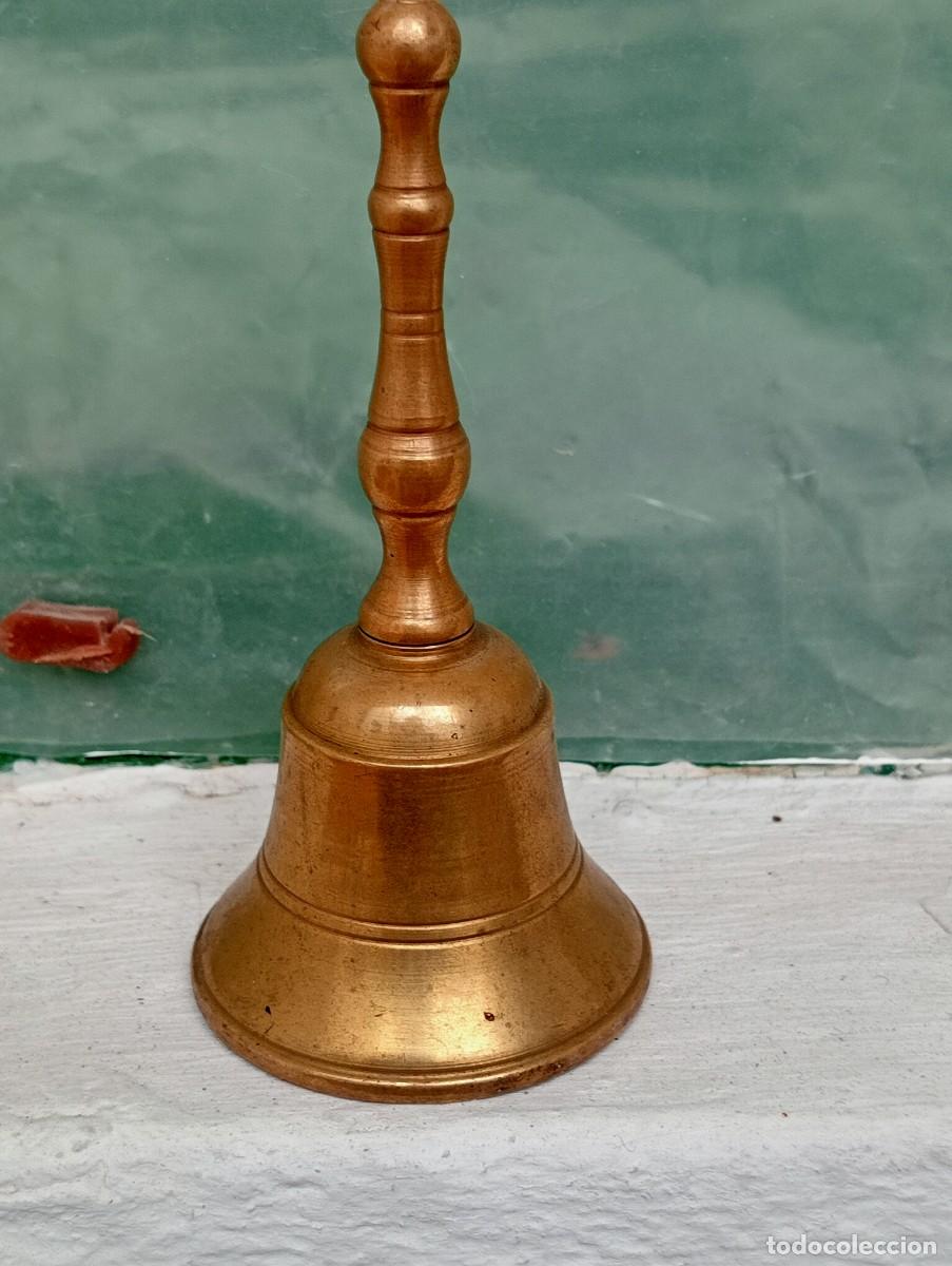 Antig&uuml;edades: Preciosa campanilla de bronce