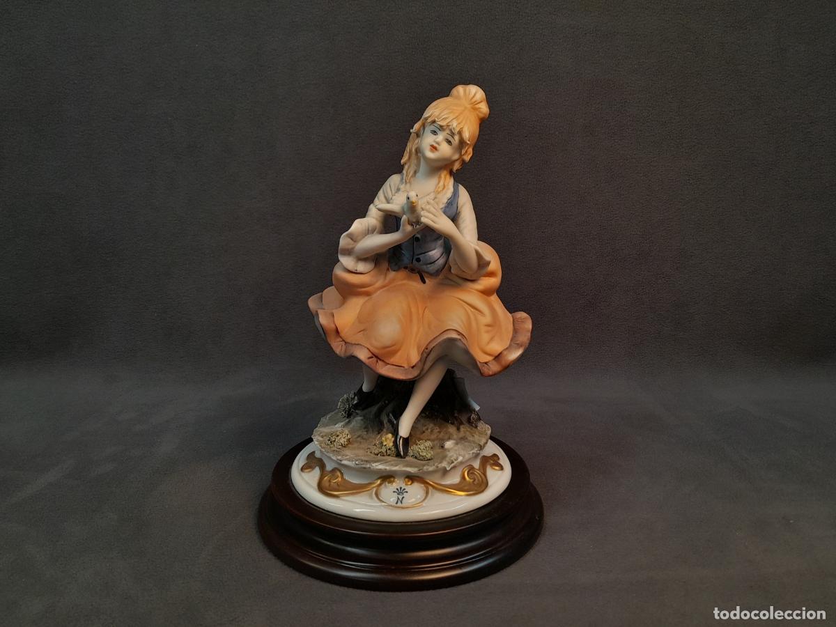Antig&uuml;edades: FIGURA DE PORCELANA POL&Iacute;CROMA.SARTORI. MUJER CON PALOMA.ITALIA.MEDIADOS DEL SIGLO XX.