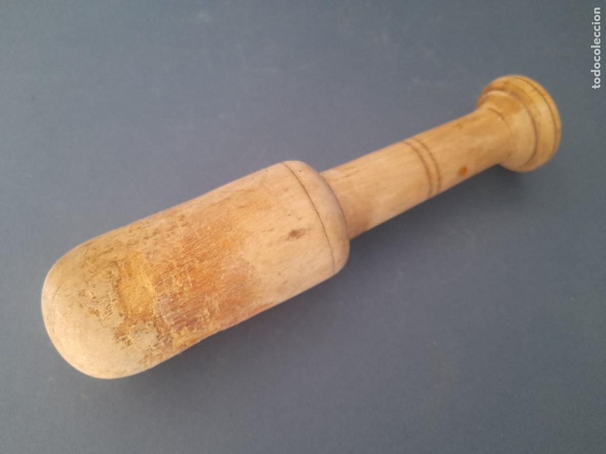 Antig&uuml;edades: Mano de madera para mortero , 22cm aprox, con se&ntilde;ales de edad y uso
