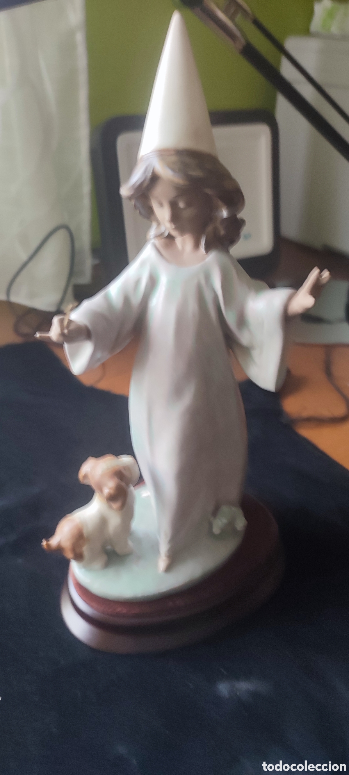 Antig&uuml;edades: Figura de porcelana de Lladro Bajo mi hechizo, descatalogada