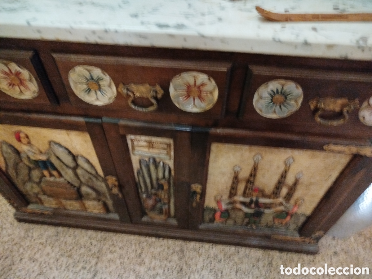 Antig&uuml;edades: Taquill&oacute;n madera con relieves - Foto 1