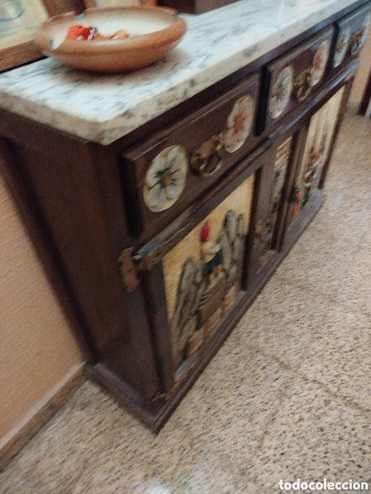 Antig&uuml;edades: Taquill&oacute;n madera con relieves - Foto 2
