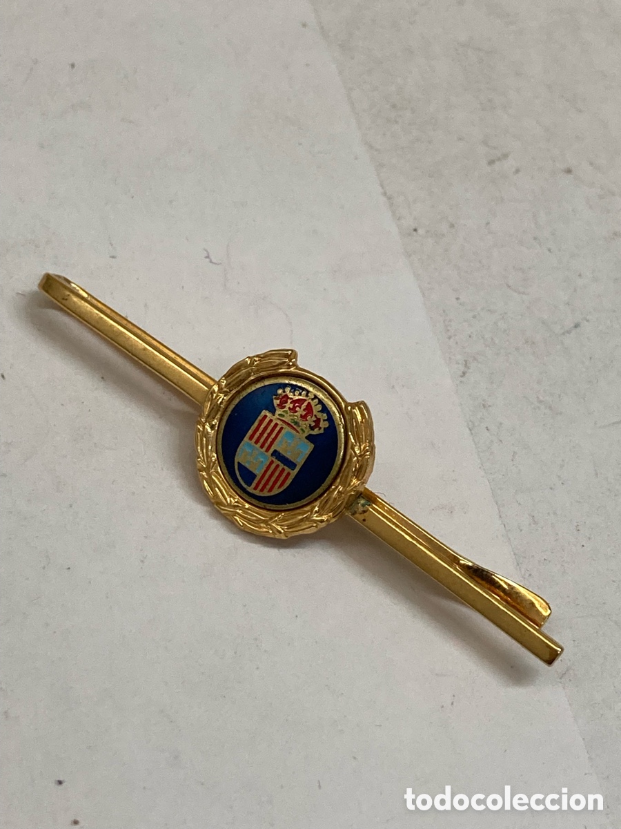 Antig&uuml;edades: pisacorbatas dorado con el escudo constitucional espa&ntilde;ol