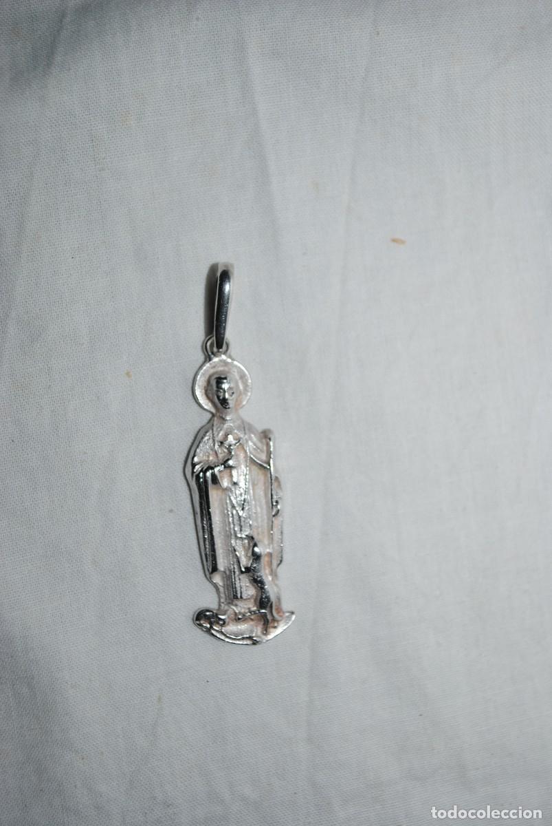 Antig&uuml;edades: COLGANTE CON LA FIGURA DE SAN ROQUE DE PLATA .