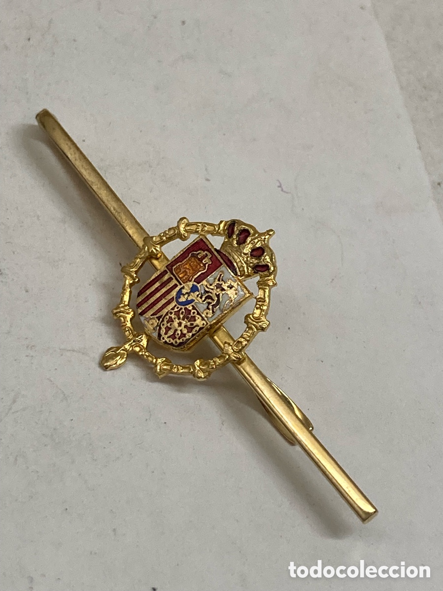 Antig&uuml;edades: pisacorbata dorado que presenta el escudo de armas de la Casa Real de Espa&ntilde;a