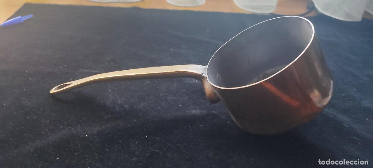 Antig&uuml;edades: Antiguo cazo de lat&oacute;n saucepan francesa