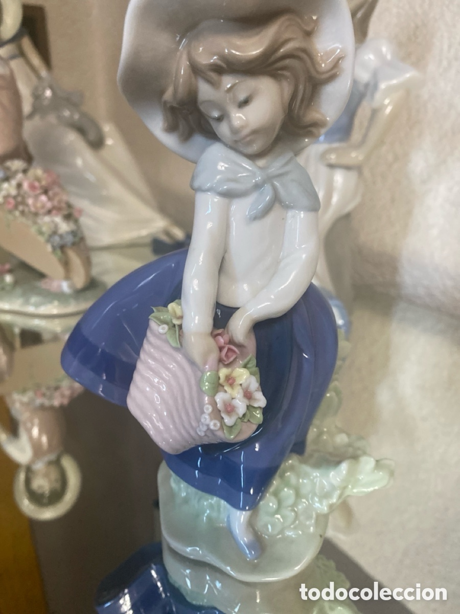 Antig&uuml;edades: Figura Lladro ni&ntilde;a con cesta de flores
