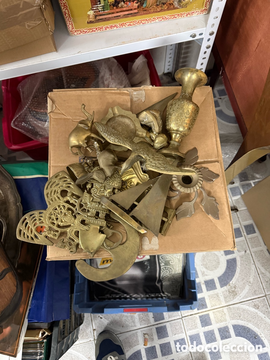 Antig&uuml;edades: Lote de art&iacute;culos de bronce y metal, todo lo que se ve