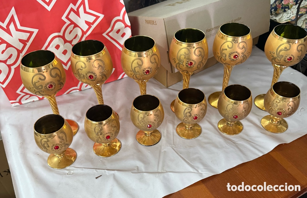 Oggetti Antichi: Magn&iacute;fico juego de copas cristal verde doradas