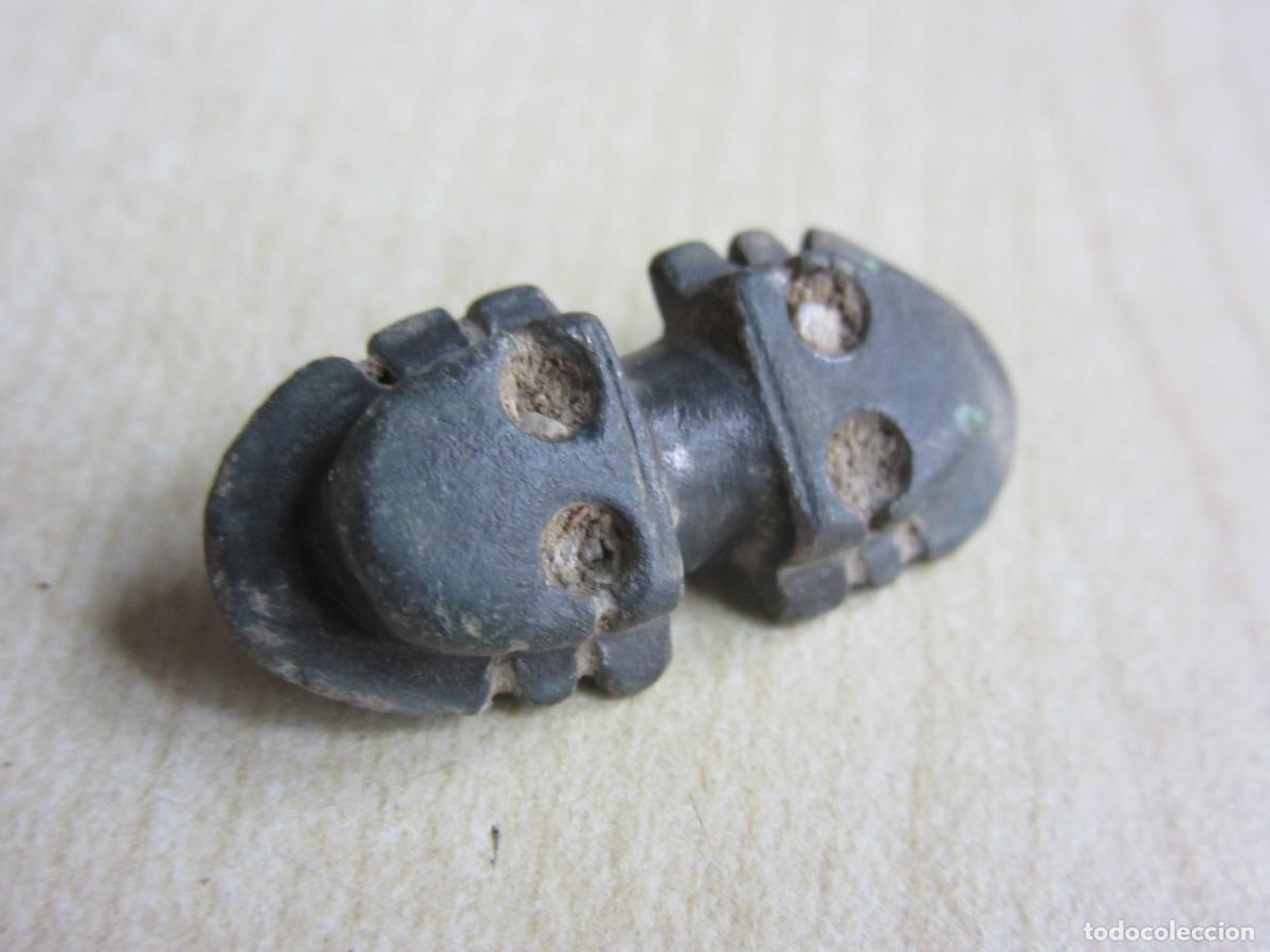 Oggetti Antichi: Bot&oacute;n o remache ornamental de cintur&oacute;n Visigodo o romano medida 2,5 cm