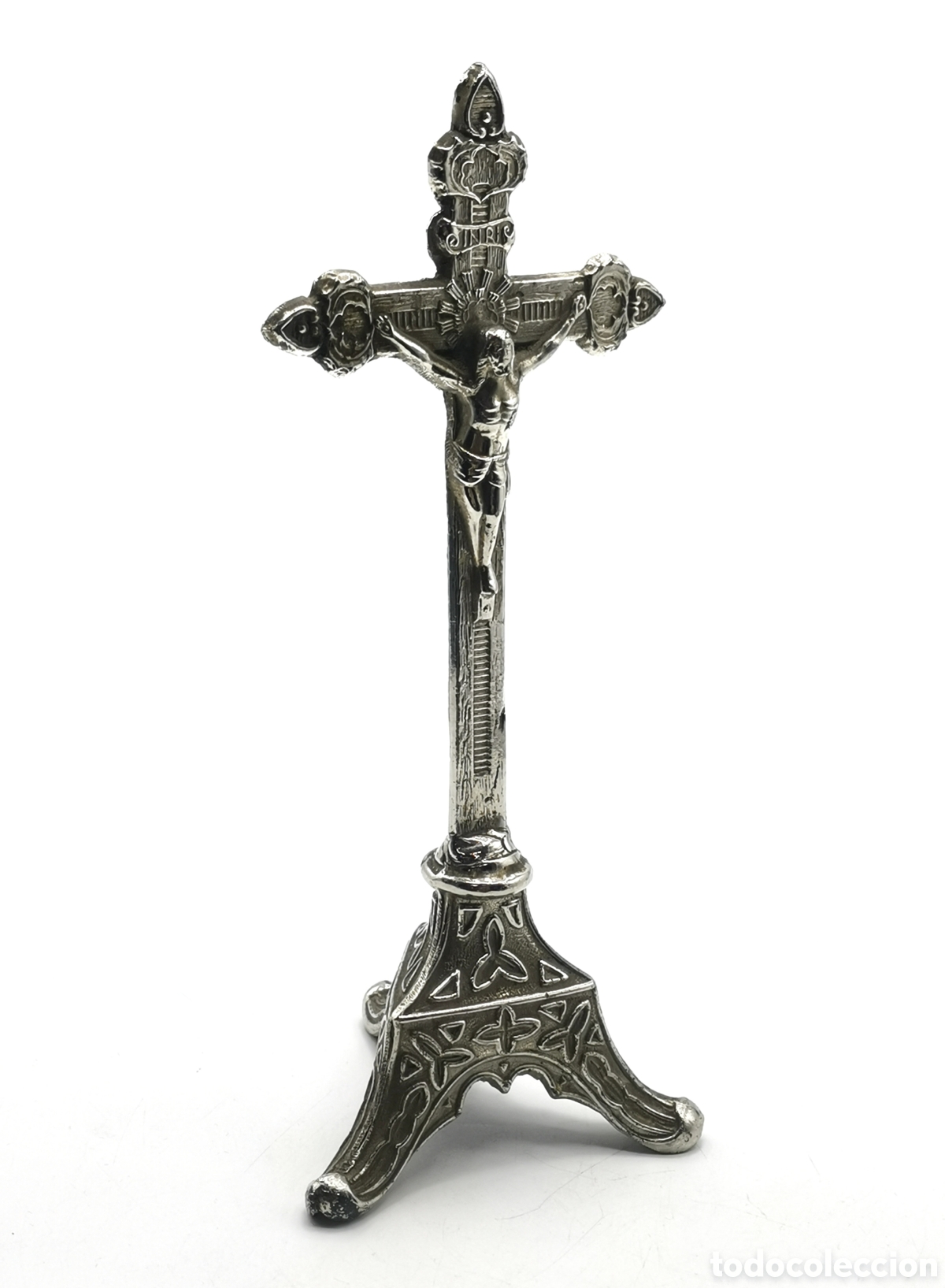 Antiquit&auml;ten: ANTIGUO CRUCIFIJO MET&Aacute;LICO DE SOBREMESA CON UN DISE&Ntilde;O BONITO Y DETALLADO