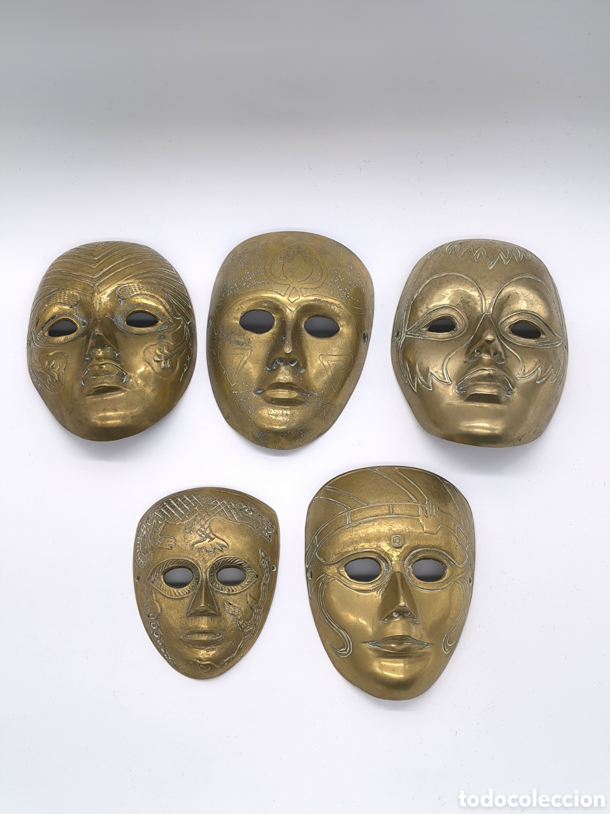 Antig&uuml;edades: Lote 5 m&aacute;scaras venecianas de pared en lat&oacute;n macizo decoraci&oacute;n vintage