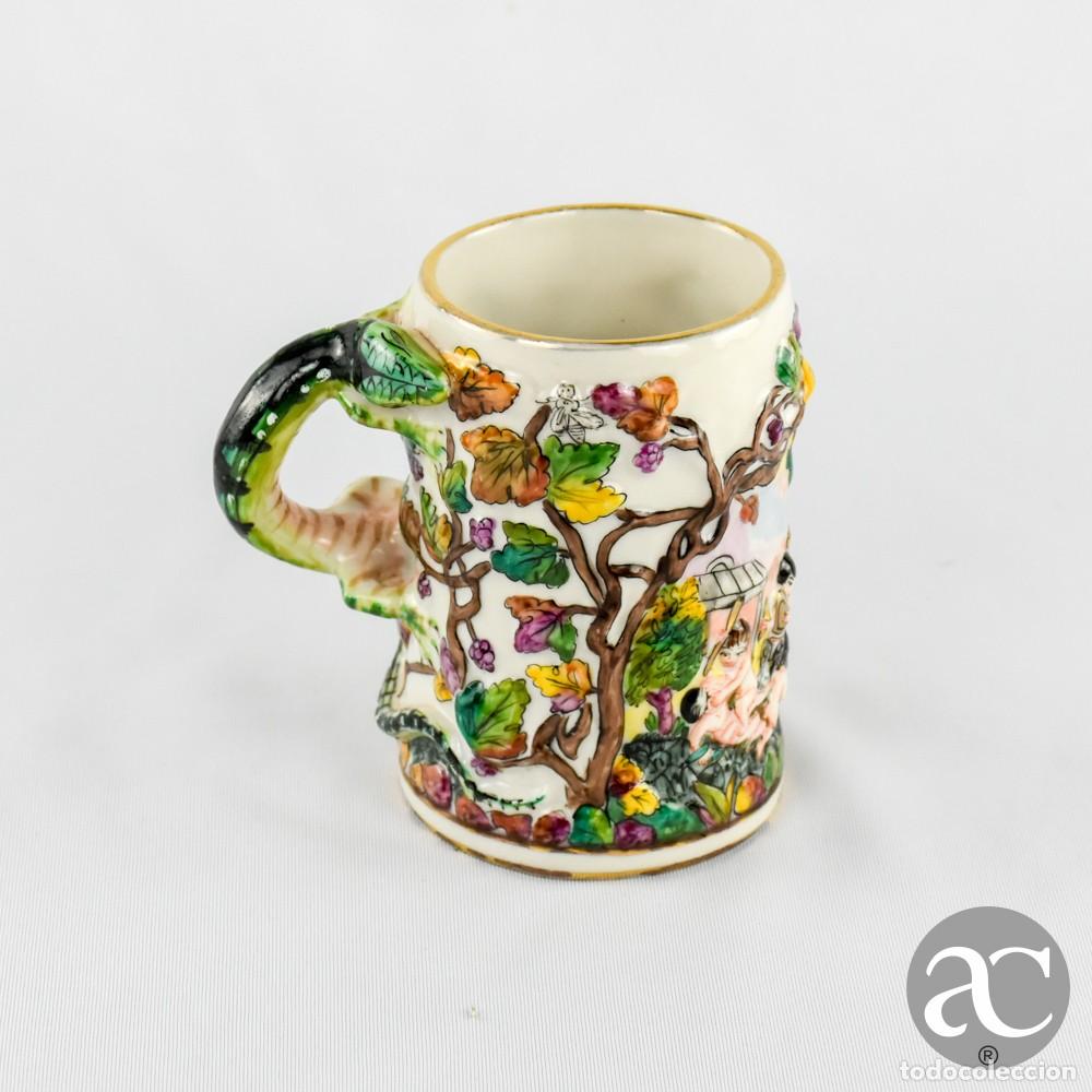 Antig&uuml;edades: Caneca em porcelana Europeia, in&iacute;cio do s&eacute;c. XX