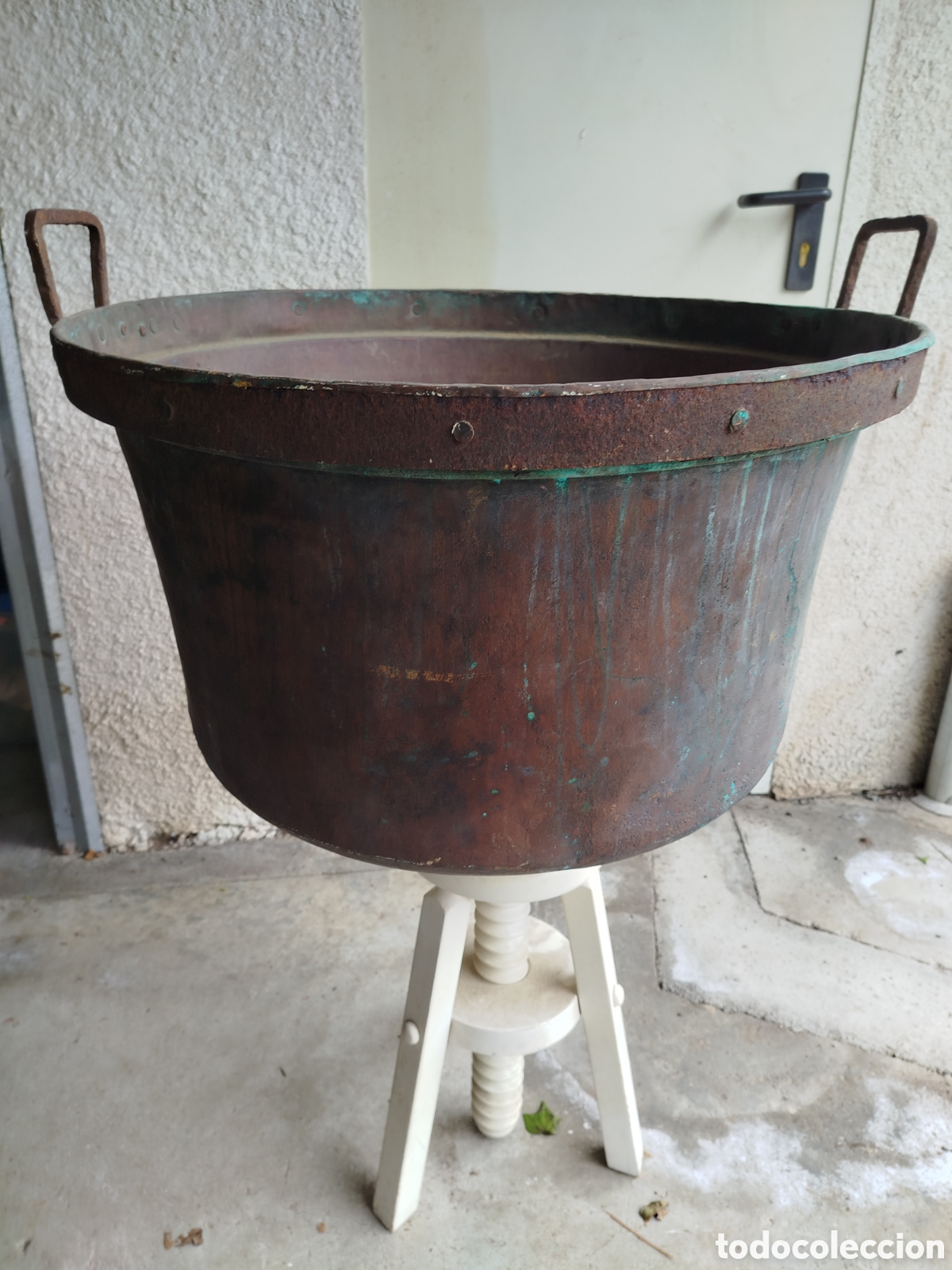 Antig&uuml;edades: Caldera de cobre antiguo.